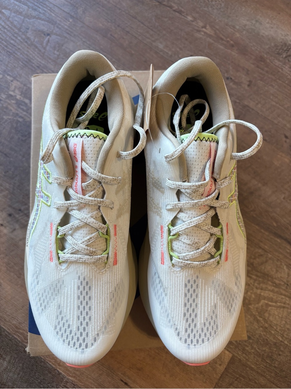 Asics NovaBlast 5 TR women’s 8.5 - Picture 2 of 7